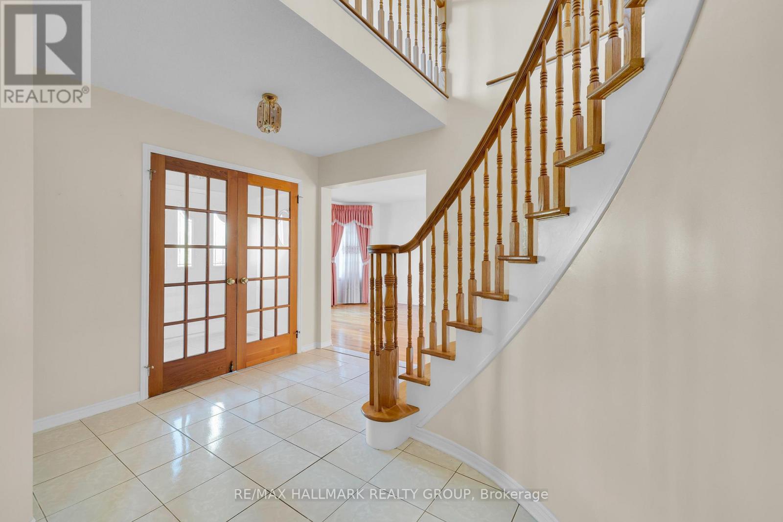 1396 Larose Avenue, Ottawa, Ontario  K1Z 7X7 - Photo 3 - X12465317