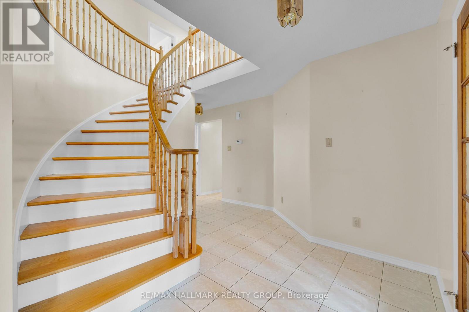 1396 Larose Avenue, Ottawa, Ontario  K1Z 7X7 - Photo 4 - X12465317