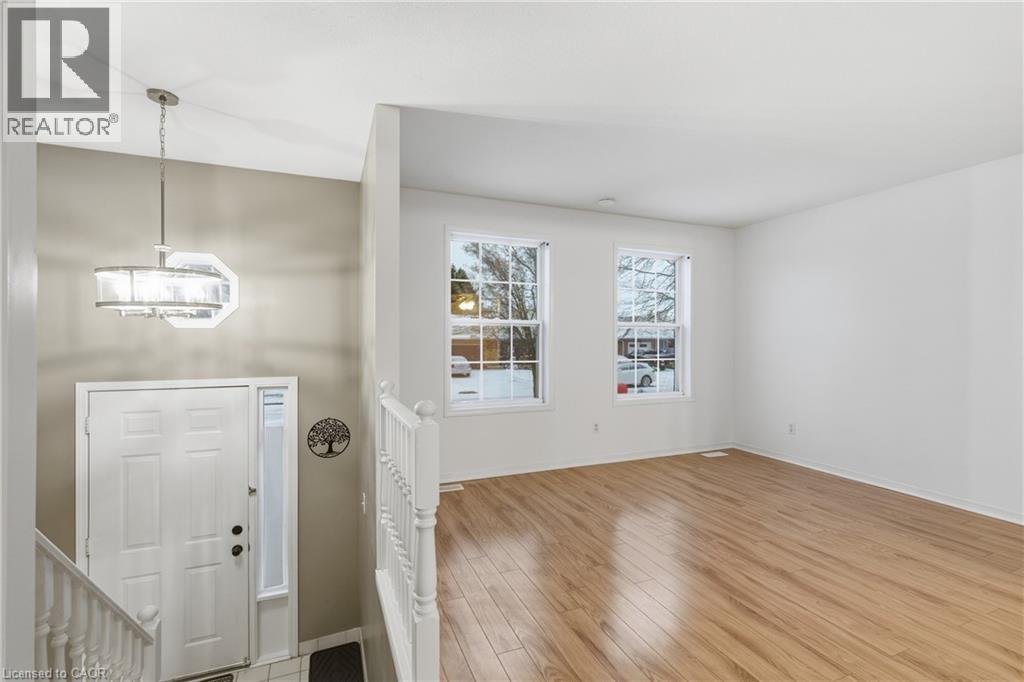 10 Woodland Drive, Welland, Ontario  L3C 7C9 - Photo 4 - 40793230