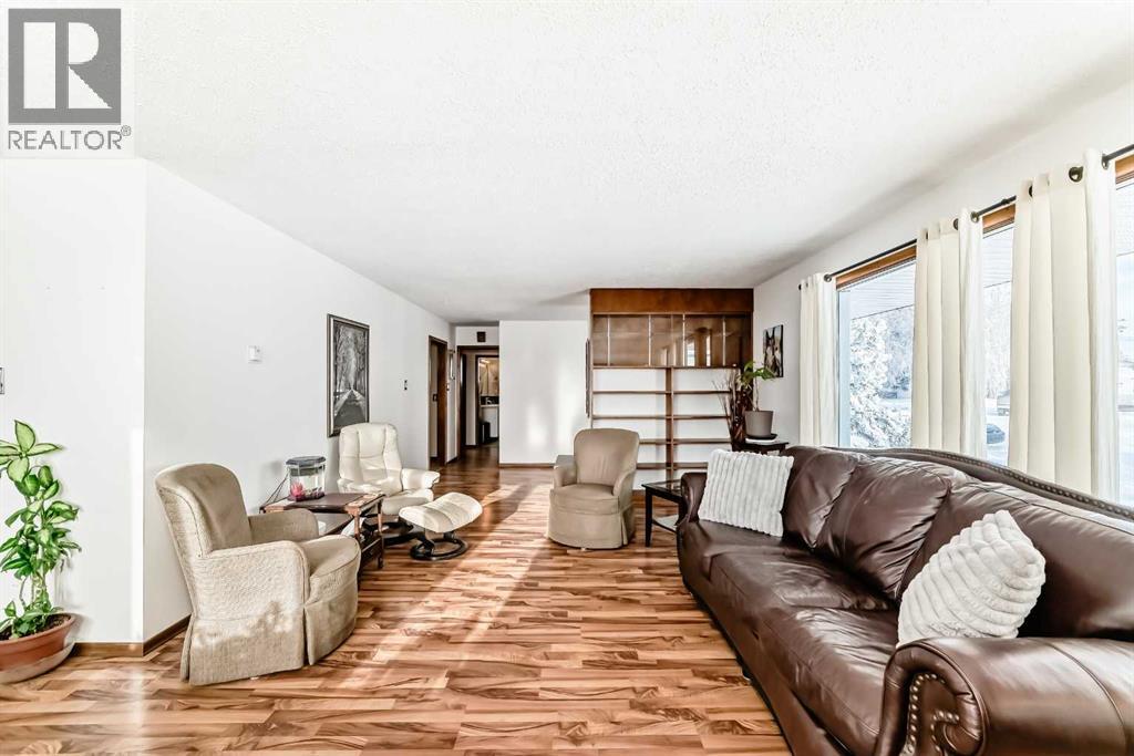 207 6a Avenue, Three Hills, Alberta  T0M 2A0 - Photo 9 - A2273415