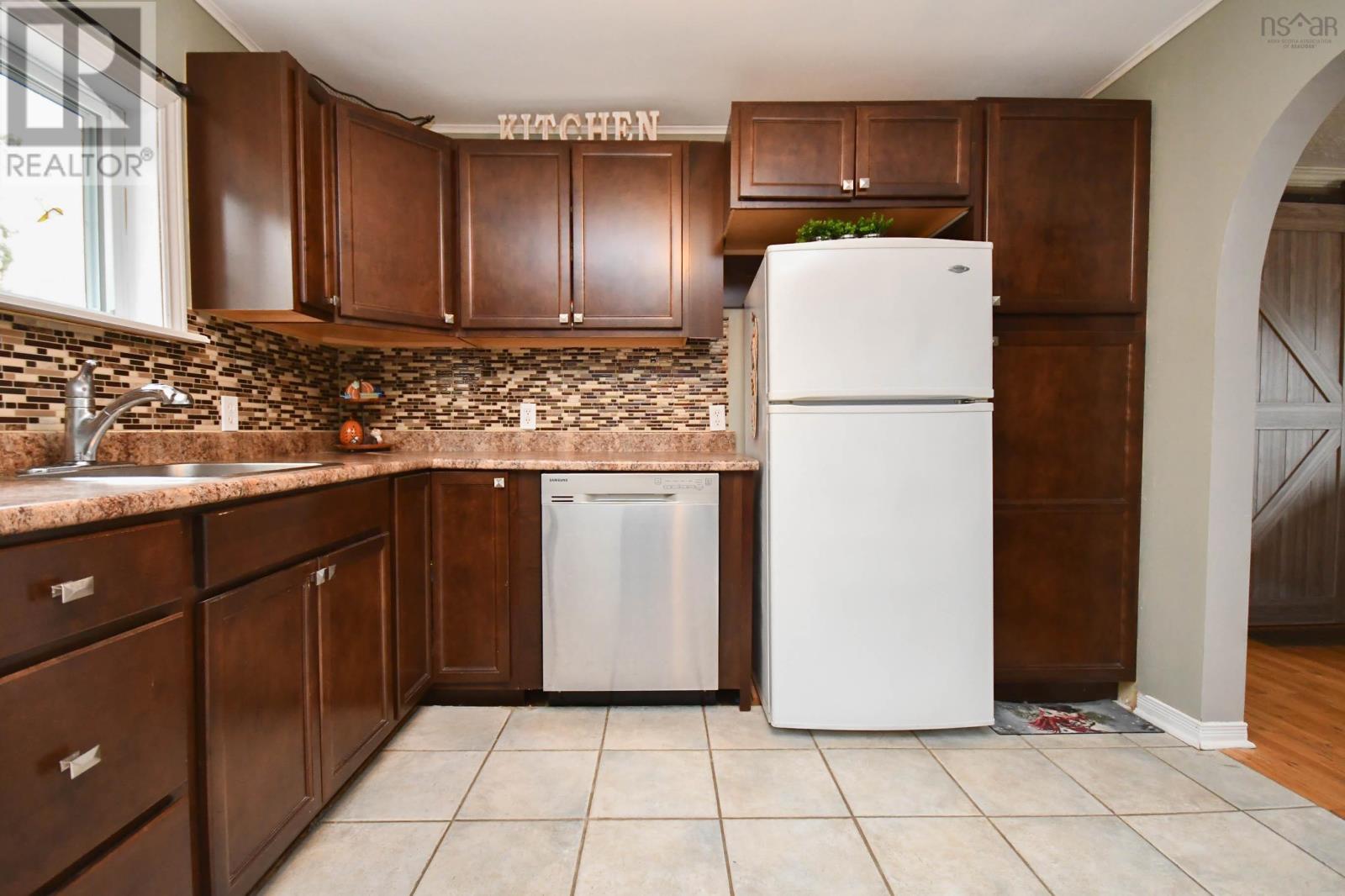 180 Lakeview Avenue, Middle Sackville, Nova Scotia  B4E 3B5 - Photo 17 - 202526877