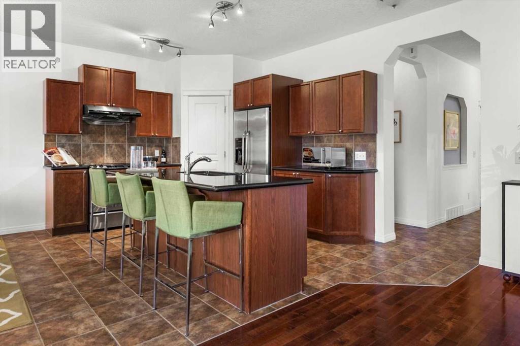 110 Cougar Ridge Circle Sw, Calgary, Alberta  T3H 5R7 - Photo 7 - A2263540
