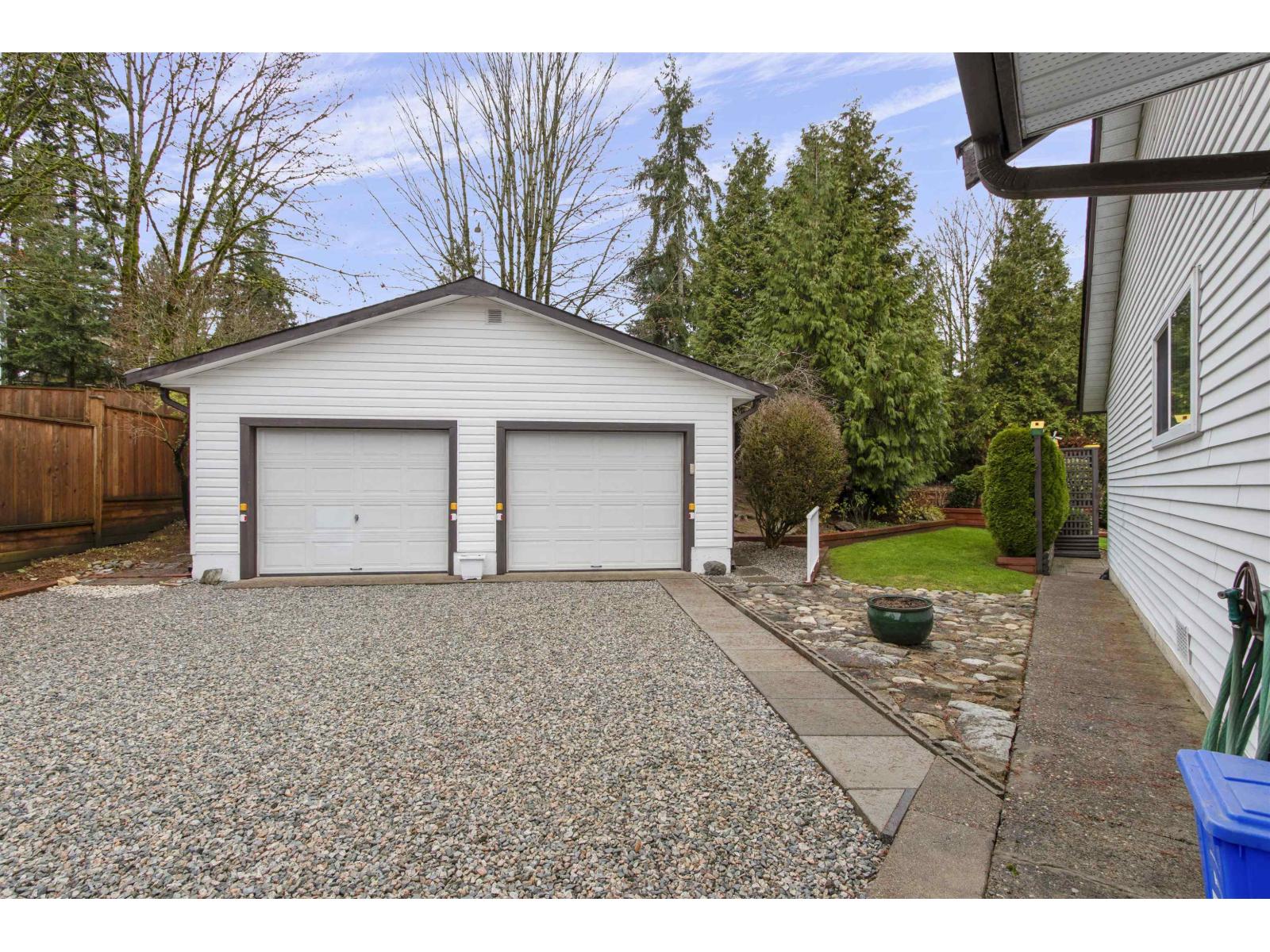 5917 Kildare Place, Surrey, British Columbia  V3S 6B2 - Photo 2 - R3073387