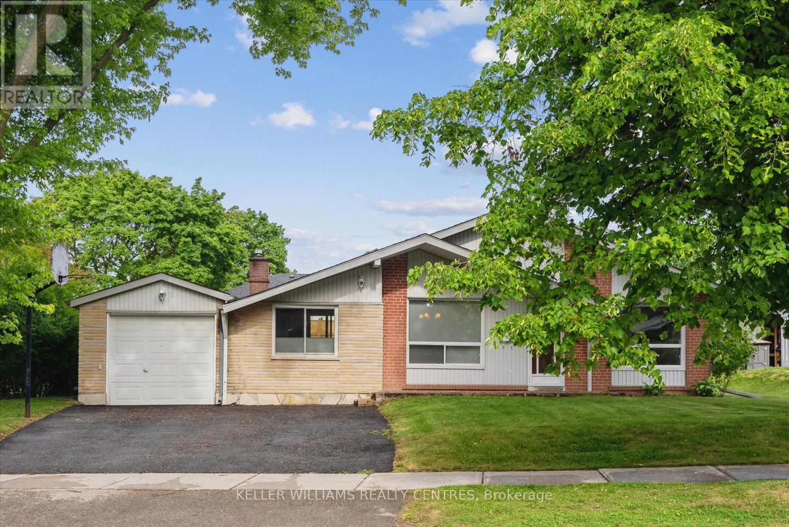 29 Seaton Drive, Aurora, Ontario  L4G 2J9 - Photo 2 - N12475615