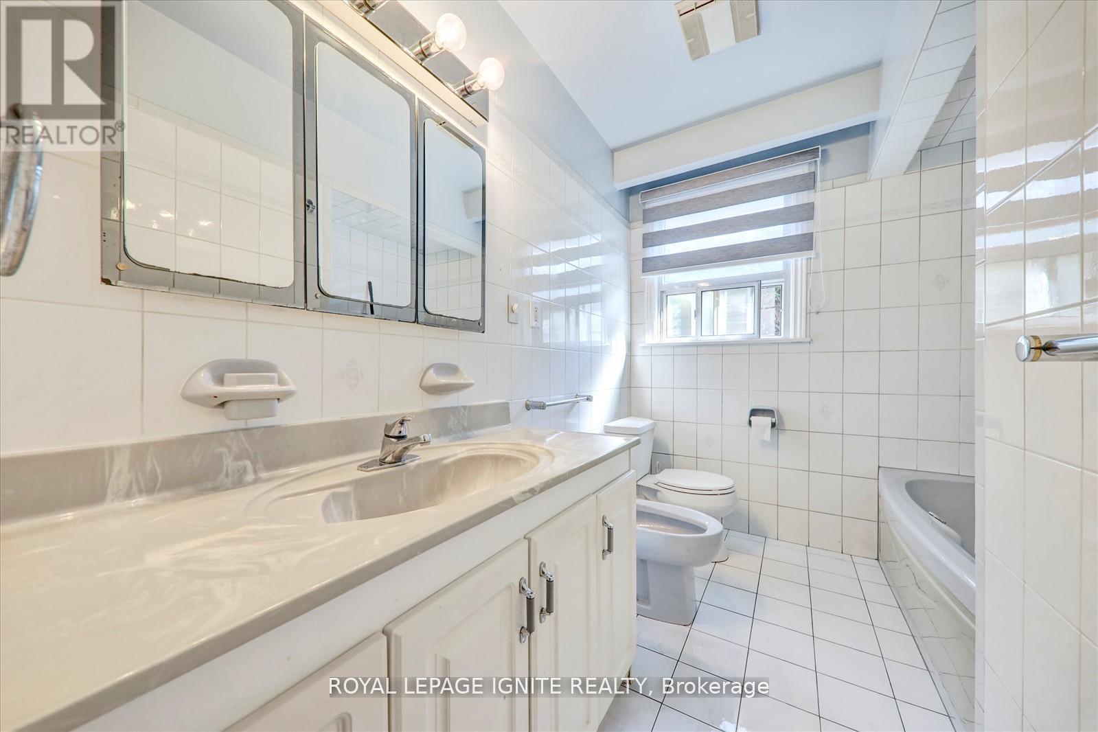 237 Blake Avenue, Toronto, Ontario  M2M 1B8 - Photo 15 - C12629798