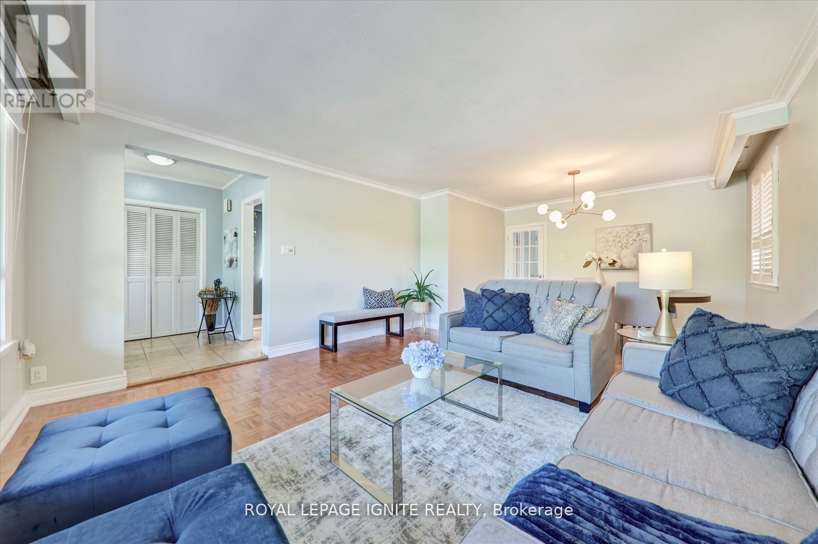 237 Blake Avenue, Toronto, Ontario  M2M 1B8 - Photo 5 - C12629798