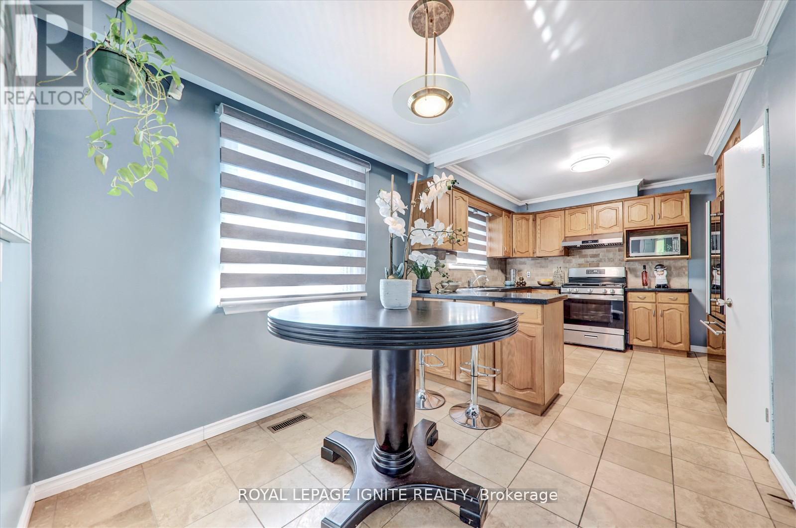 237 Blake Avenue, Toronto, Ontario  M2M 1B8 - Photo 8 - C12629798