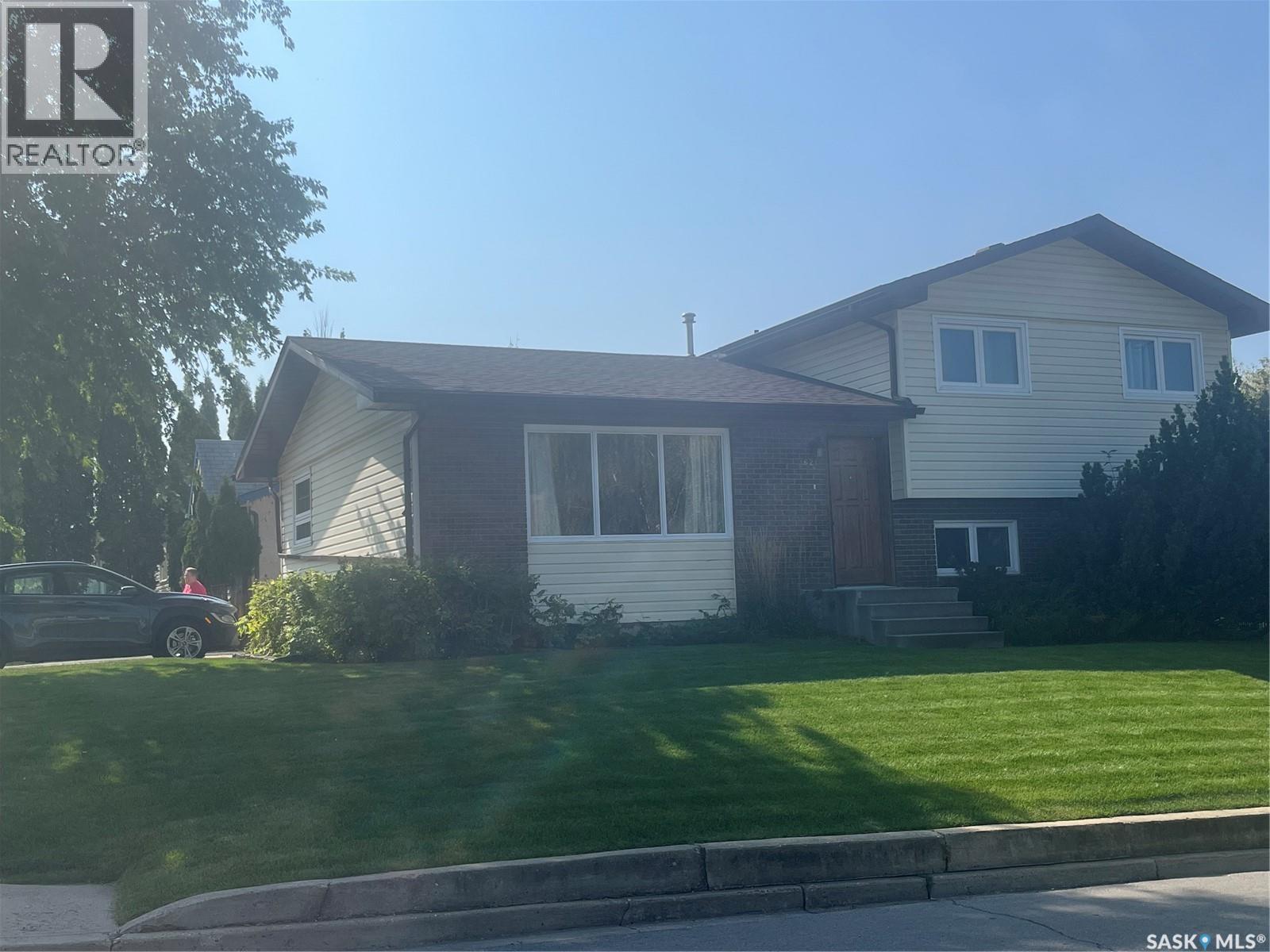 1621 Blackwood Drive, Prince Albert, Saskatchewan  S6V 7B9 - Photo 2 - SK025524