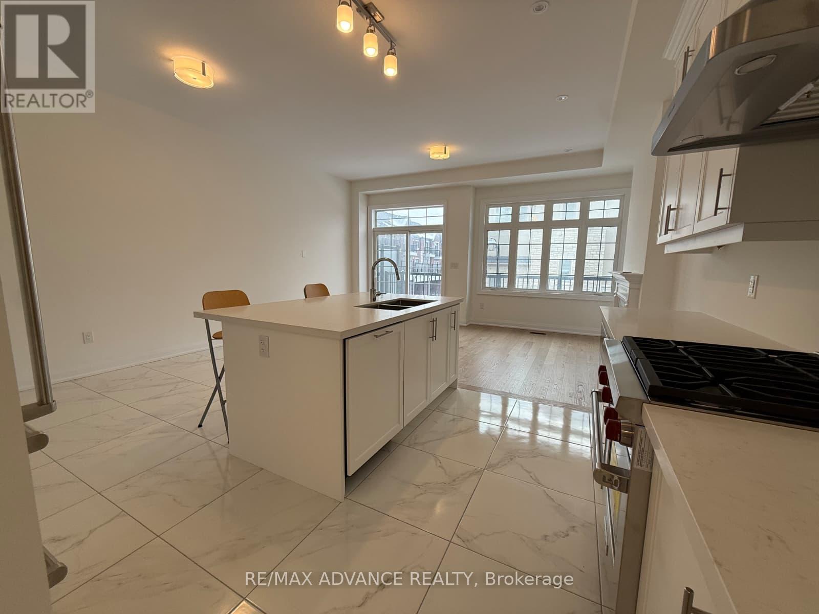 4201 Major Mackenzie Dr Drive, Markham, Ontario  L6C 3L5 - Photo 3 - N12629804