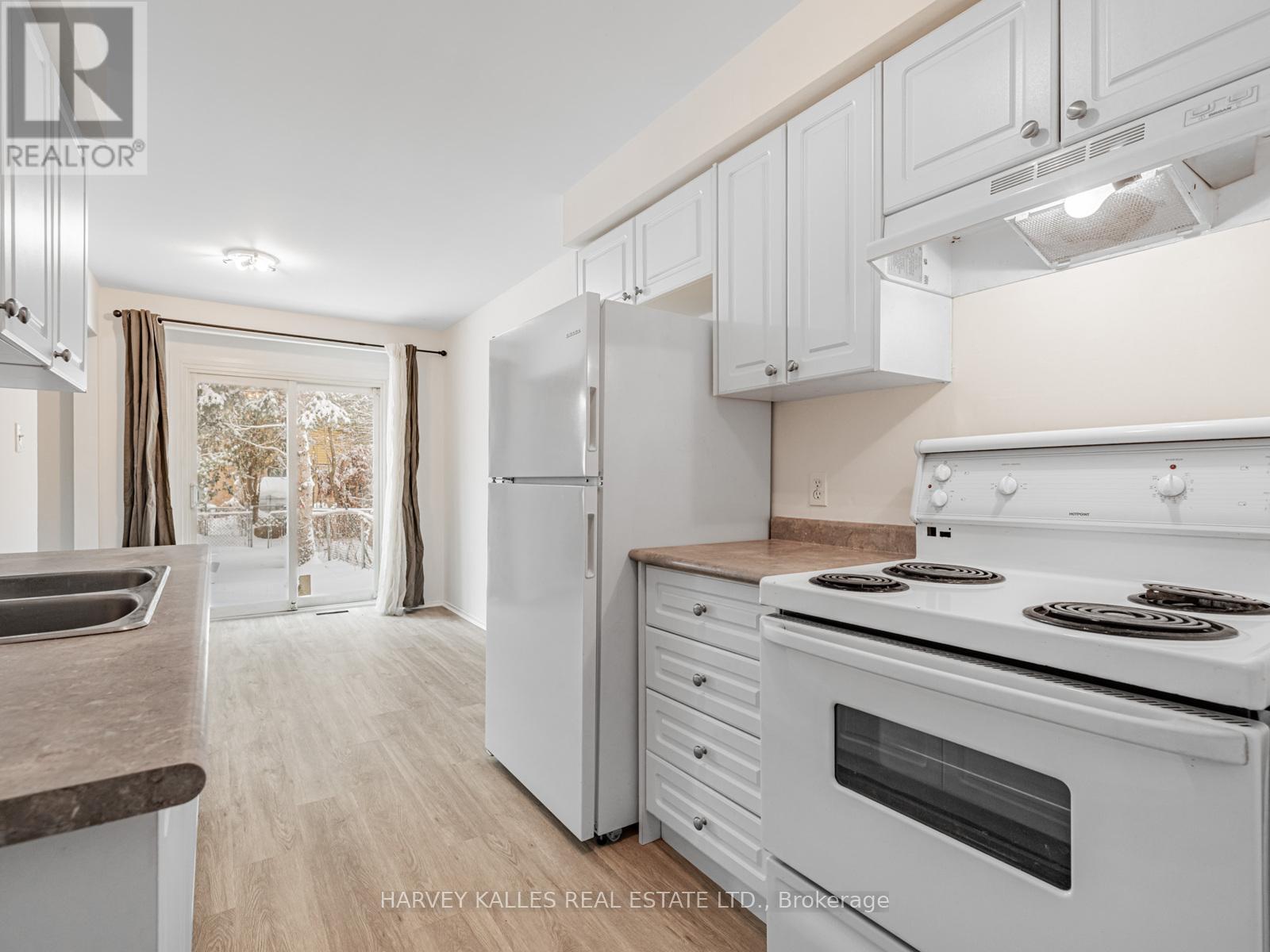 263 Browning Trail, Barrie, Ontario L4N 5C9 - Photo 10 - S12629876