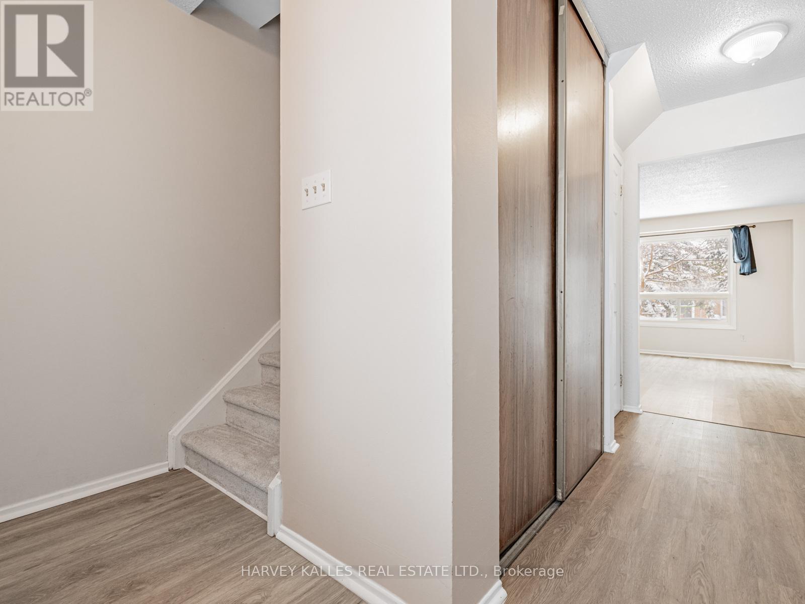 263 Browning Trail, Barrie, Ontario L4N 5C9 - Photo 3 - S12629876