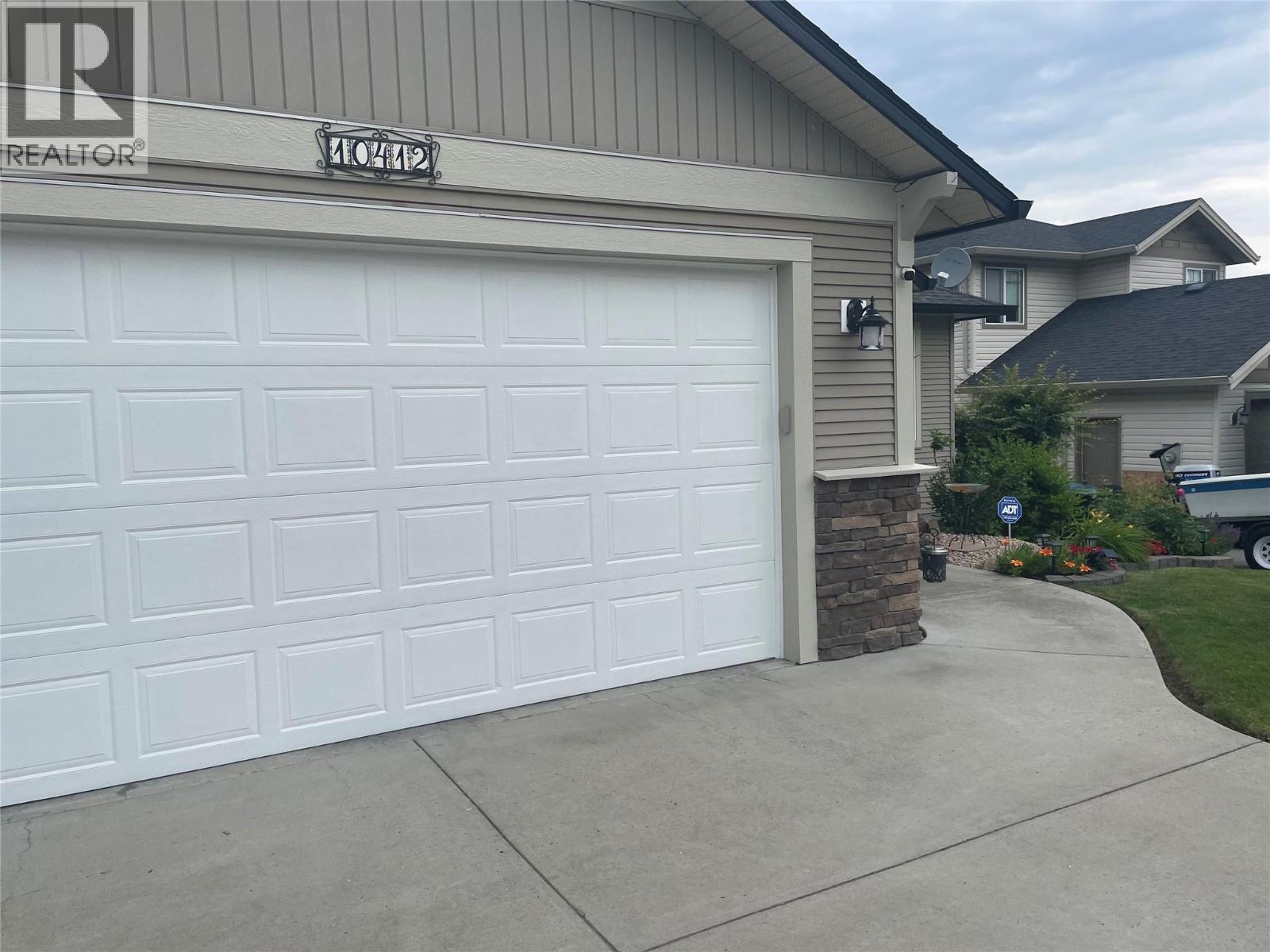 10412 Sherman Drive Lake Country Photo 2