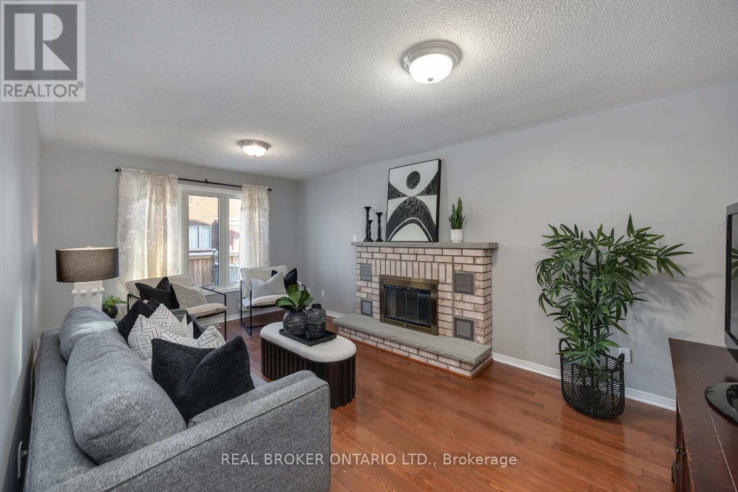 26 Falstaff Crescent, Whitby, Ontario  L1R 1W3 - Photo 13 - E12629956