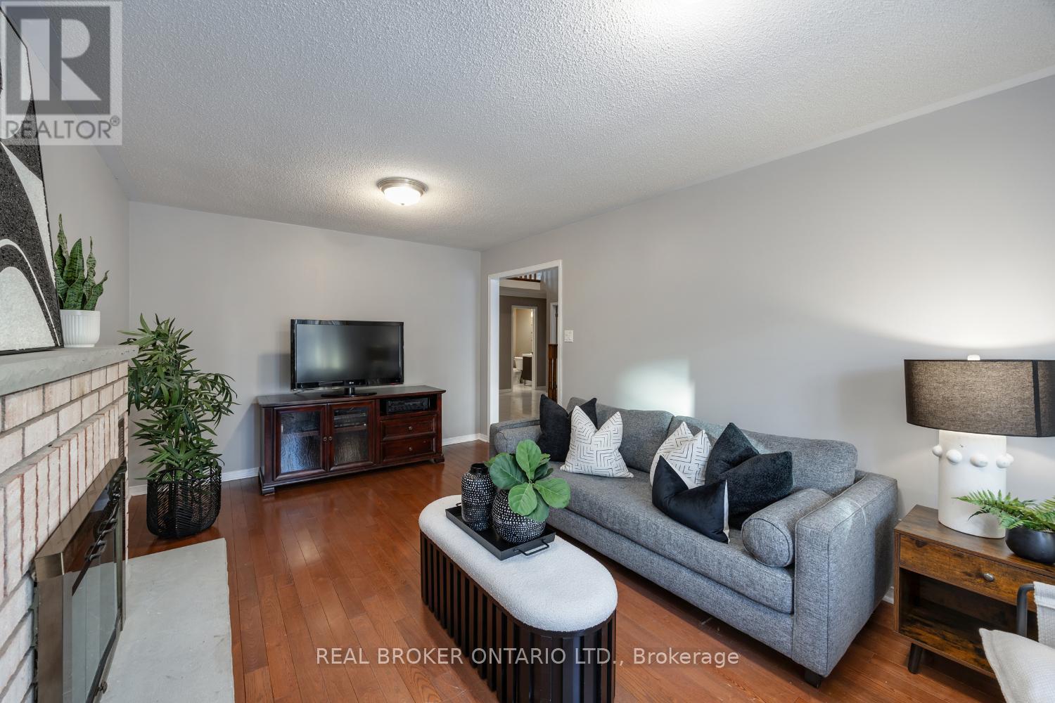 26 Falstaff Crescent, Whitby, Ontario  L1R 1W3 - Photo 15 - E12629956