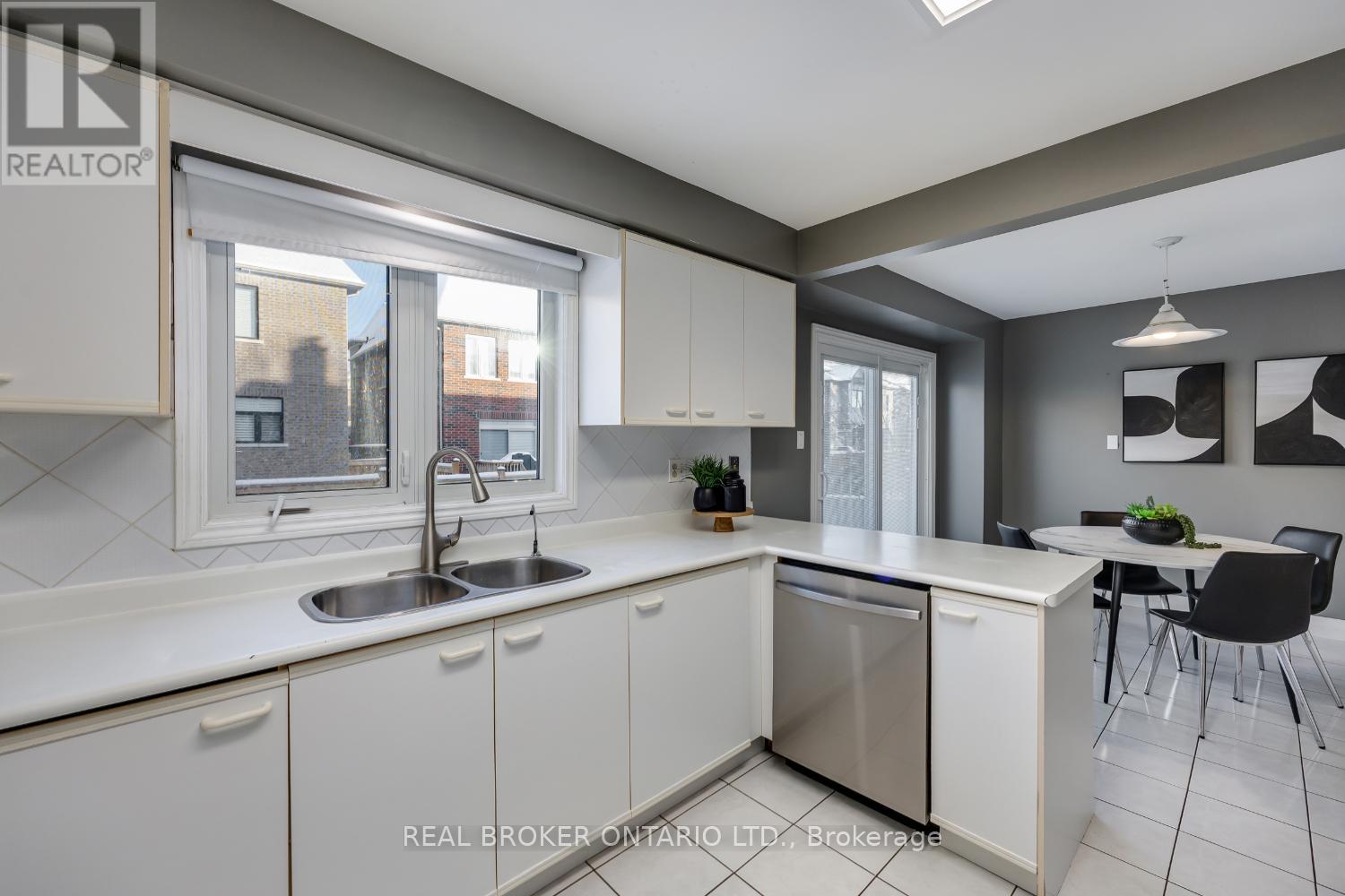 26 Falstaff Crescent, Whitby, Ontario  L1R 1W3 - Photo 20 - E12629956