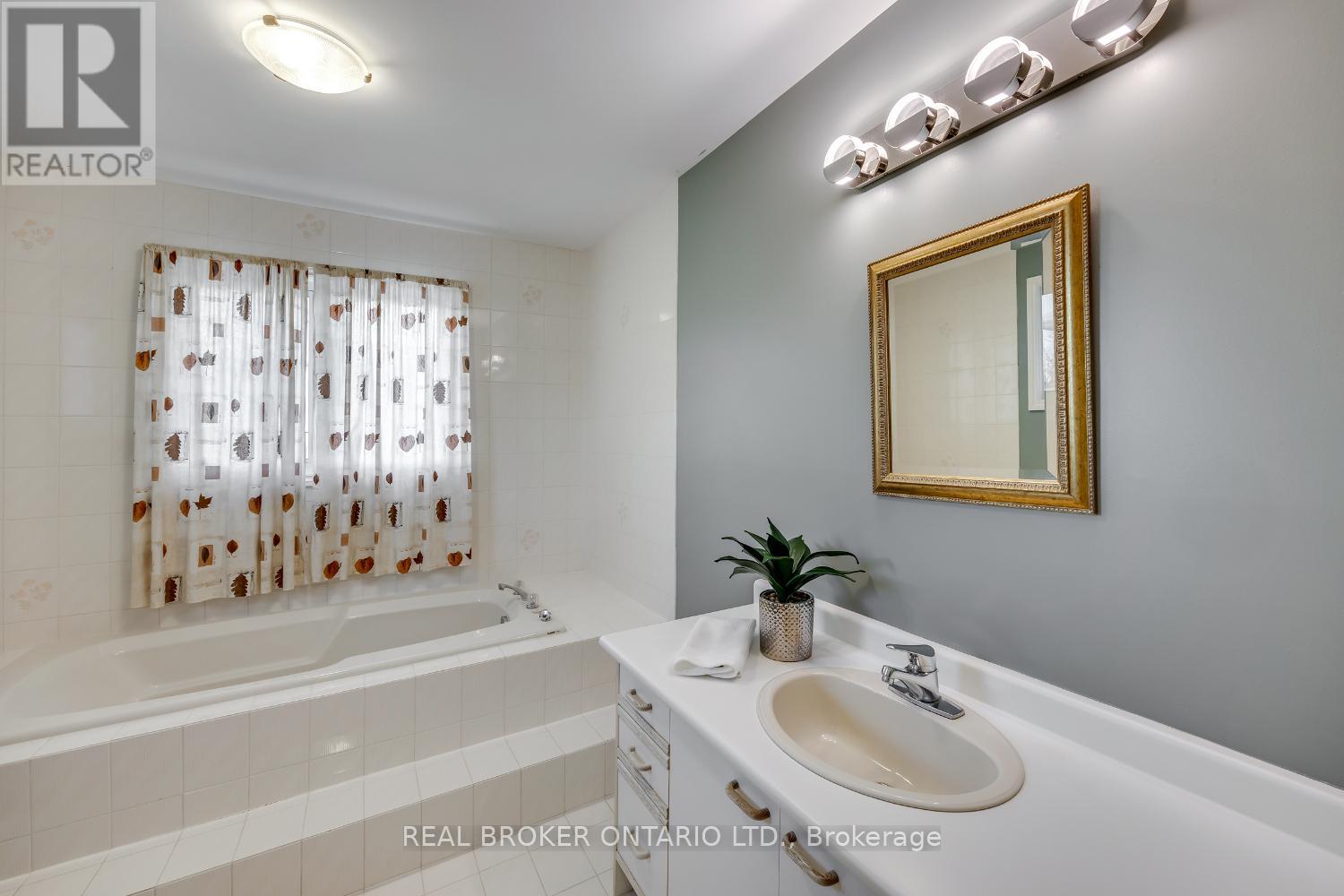 26 Falstaff Crescent, Whitby, Ontario  L1R 1W3 - Photo 28 - E12629956