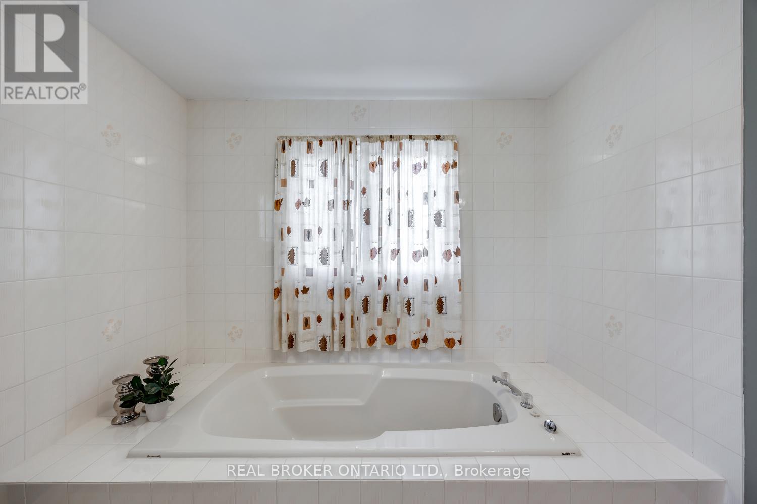 26 Falstaff Crescent, Whitby, Ontario  L1R 1W3 - Photo 29 - E12629956