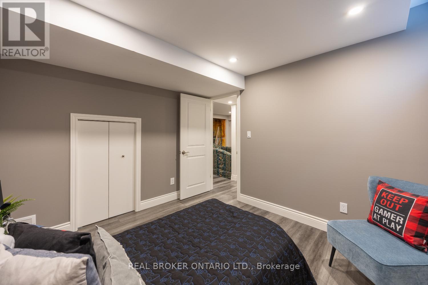 26 Falstaff Crescent, Whitby, Ontario  L1R 1W3 - Photo 44 - E12629956