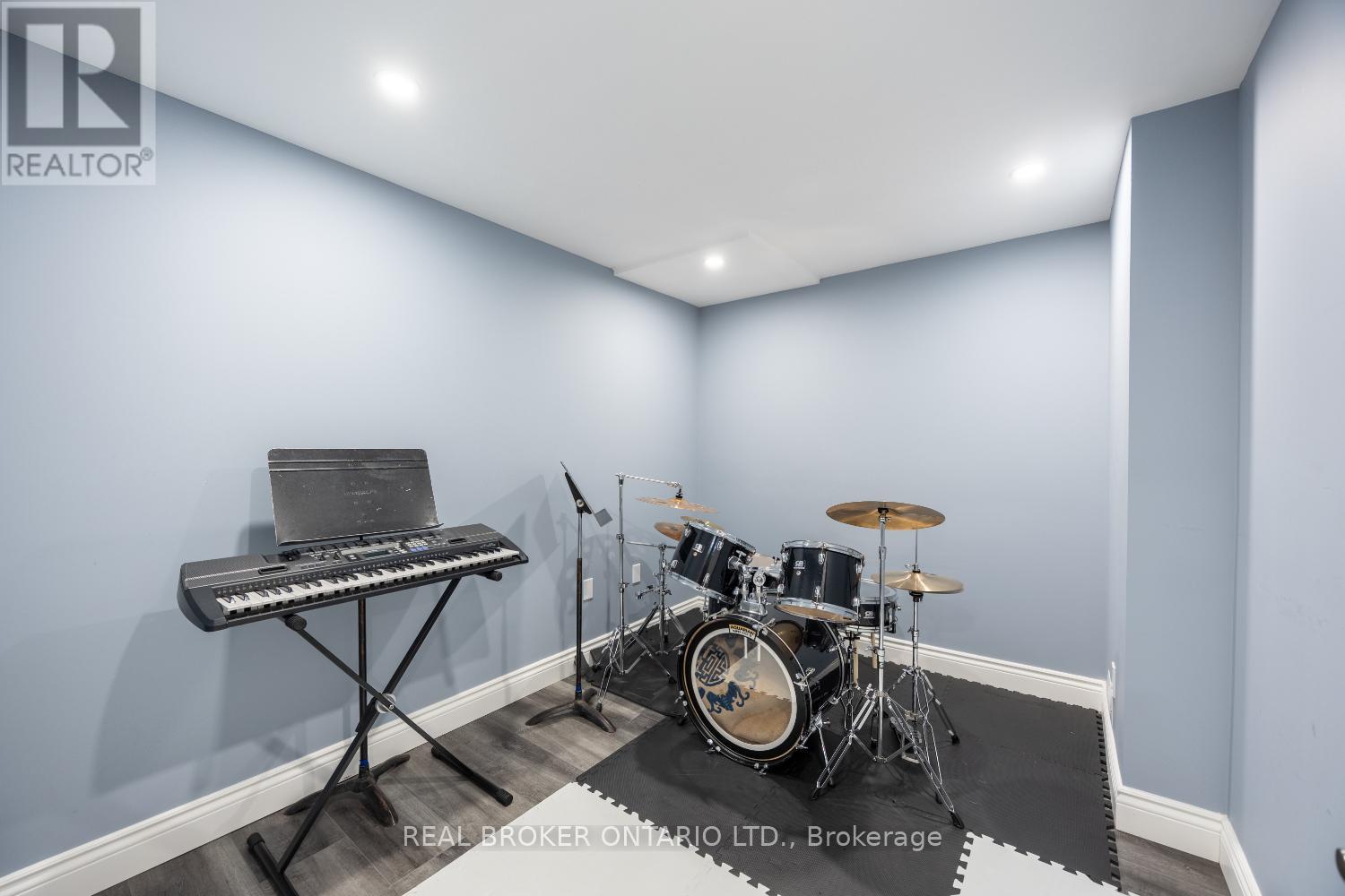 26 Falstaff Crescent, Whitby, Ontario  L1R 1W3 - Photo 47 - E12629956