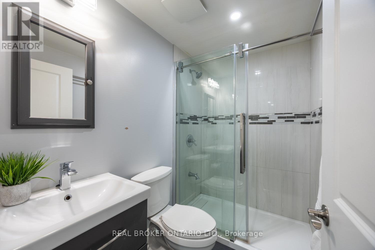 26 Falstaff Crescent, Whitby, Ontario  L1R 1W3 - Photo 48 - E12629956