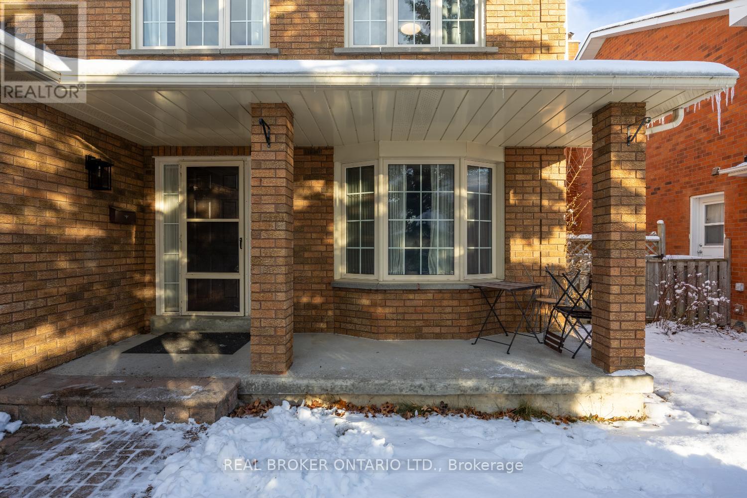 26 Falstaff Crescent, Whitby, Ontario  L1R 1W3 - Photo 5 - E12629956