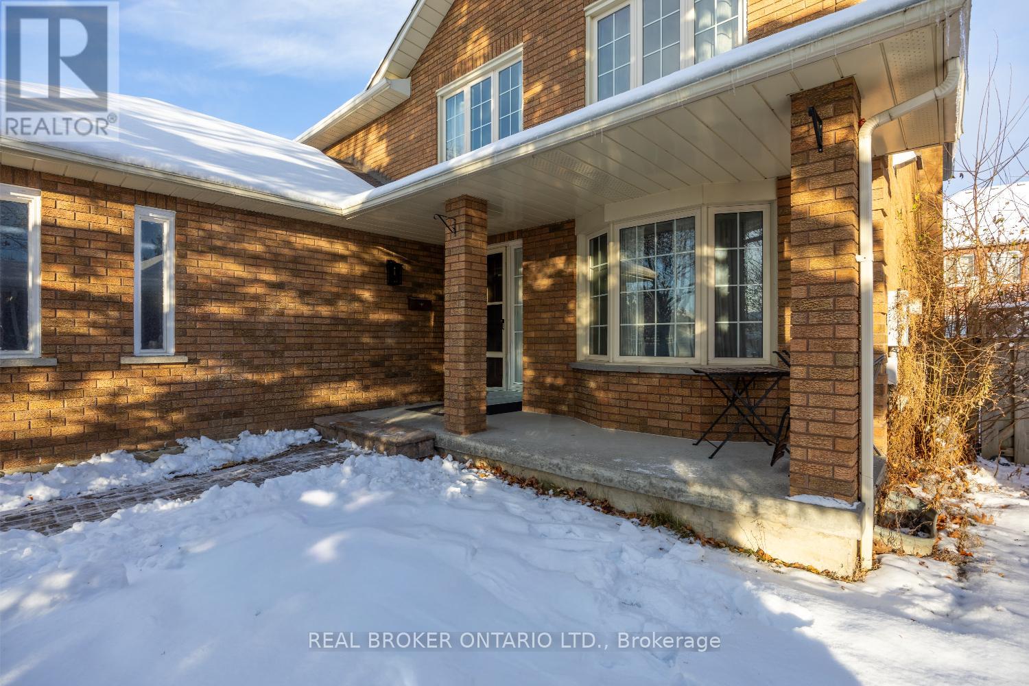 26 Falstaff Crescent, Whitby, Ontario  L1R 1W3 - Photo 6 - E12629956