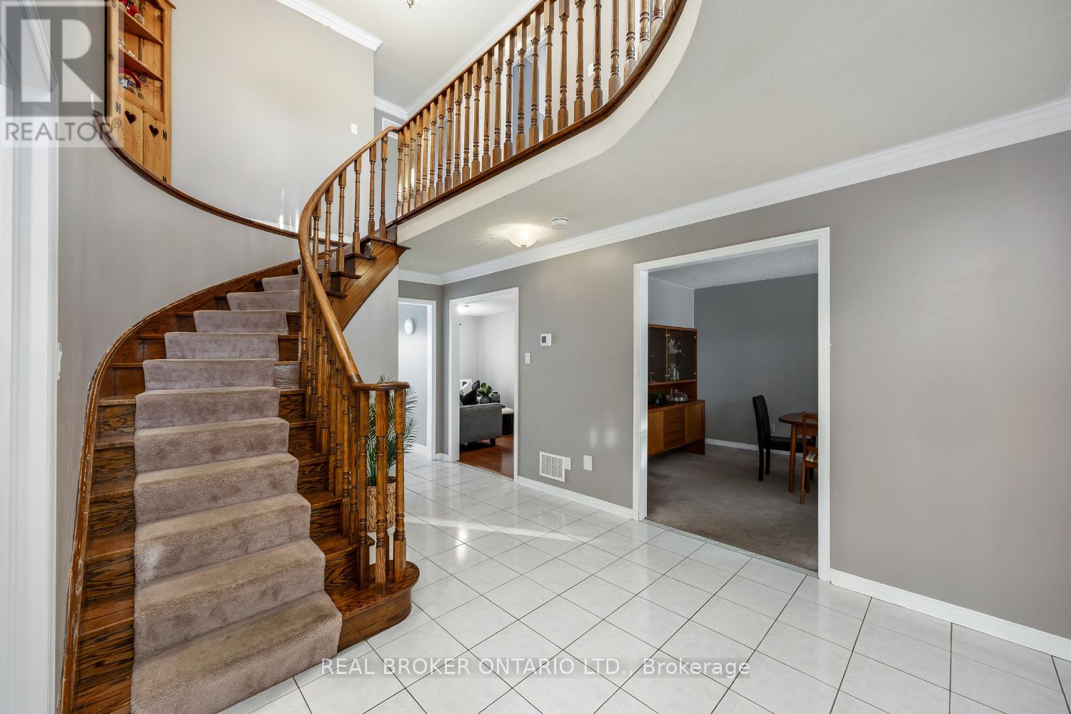 26 Falstaff Crescent, Whitby, Ontario  L1R 1W3 - Photo 8 - E12629956