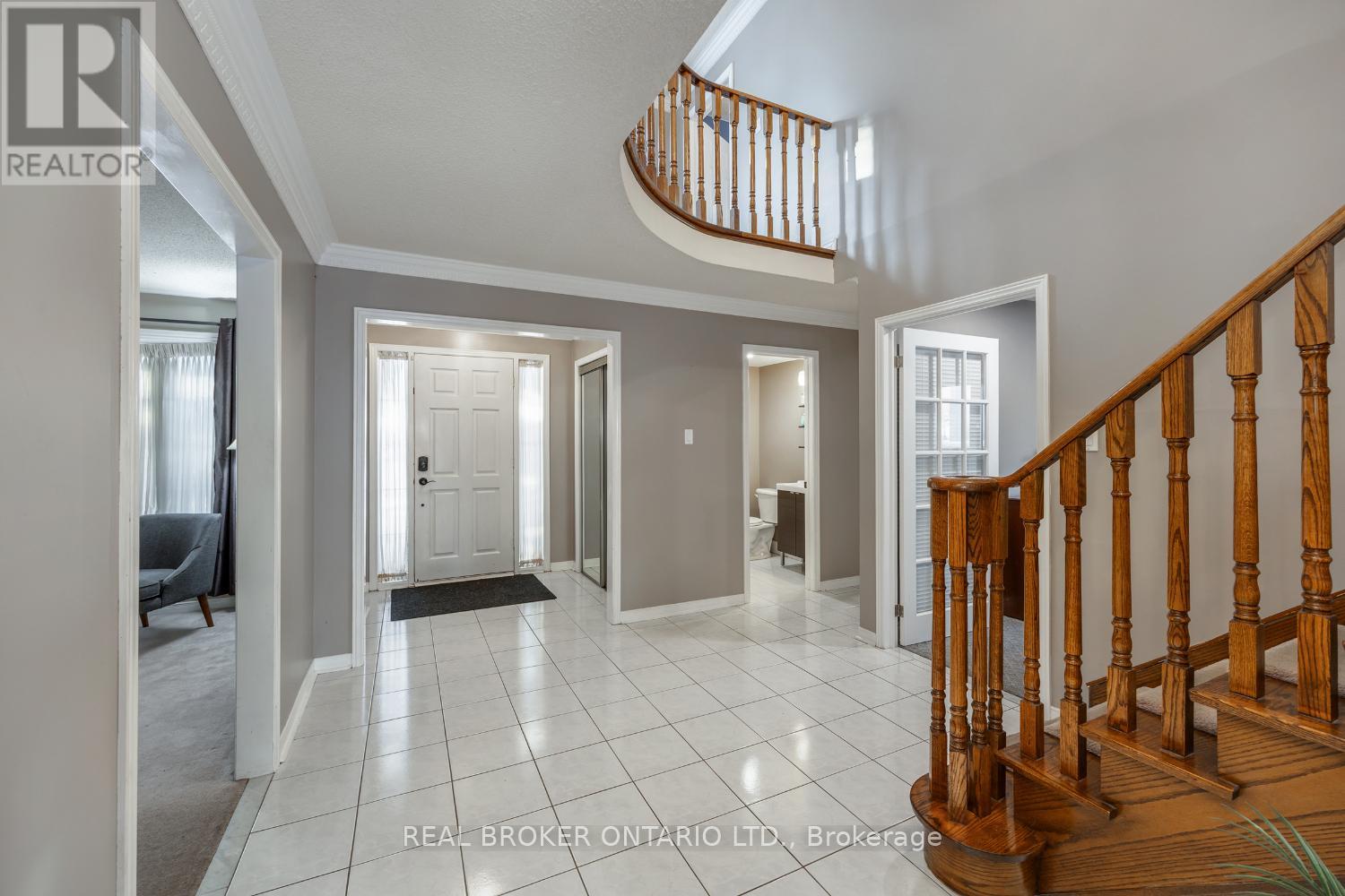 26 Falstaff Crescent, Whitby, Ontario  L1R 1W3 - Photo 9 - E12629956