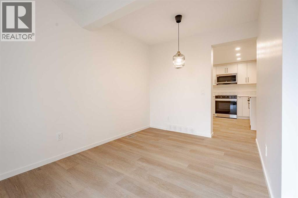110, 330 Canterbury Drive Sw, Calgary, Alberta  T2W 1H6 - Photo 7 - A2270452
