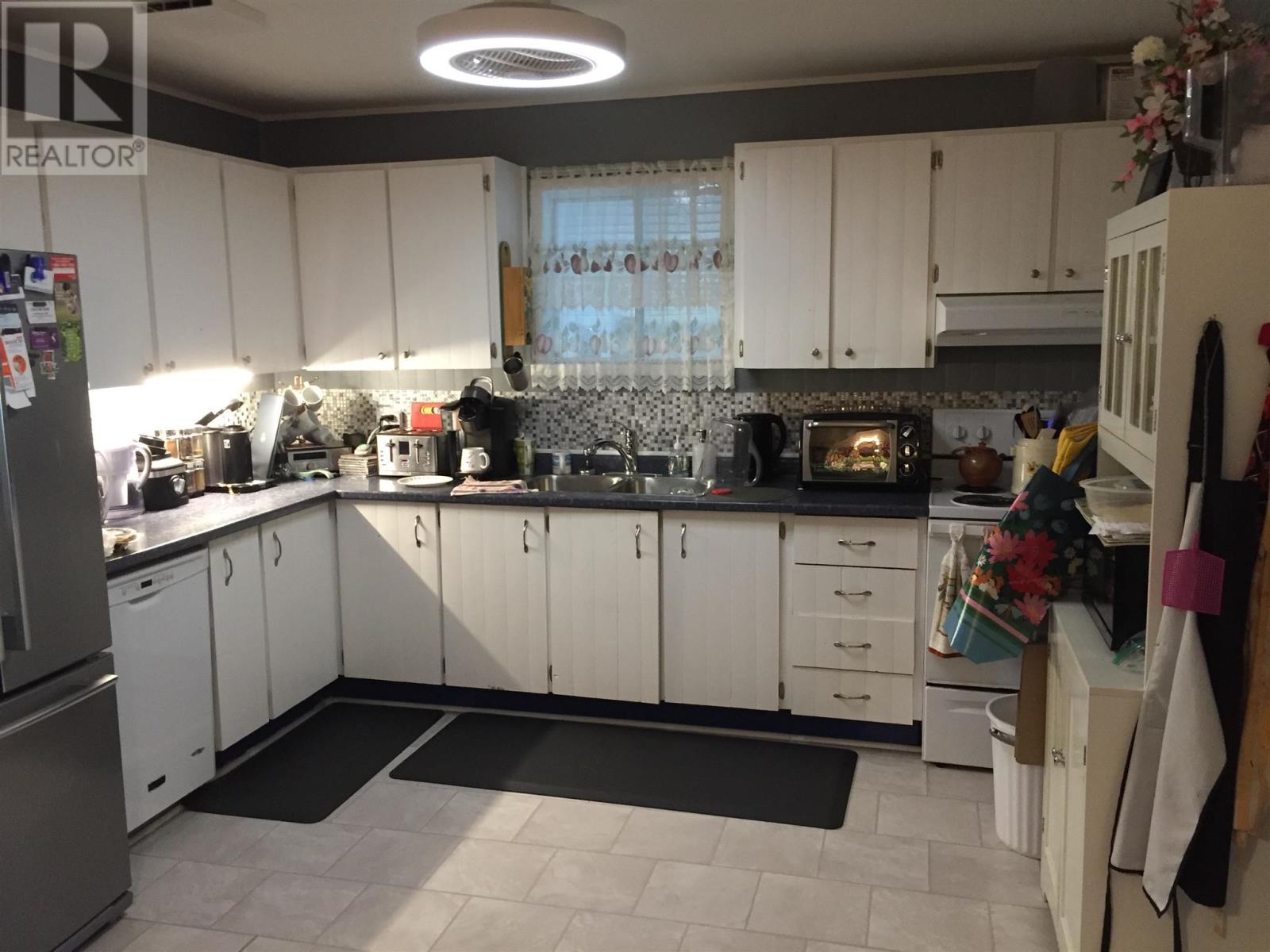 4 Albert St, Elliot Lake, Ontario  P5A 2Y8 - Photo 2 - SM253463