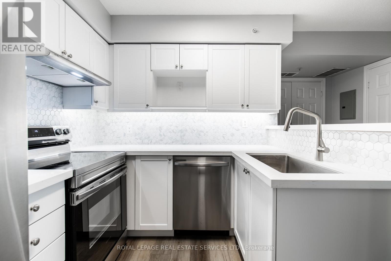 308 - 1480 Bishops Gate, Oakville, Ontario  L6M 4N4 - Photo 11 - W12629802