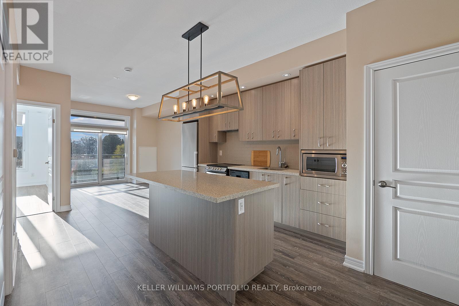 322 - 457 Plains Road E, Burlington, Ontario L7T 0B8 - Photo 3 - W12629822