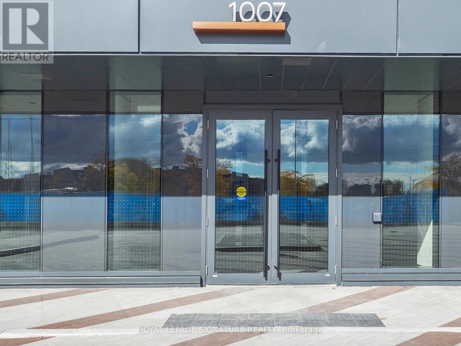 818 - 1007 The Queensway, Toronto (Islington-City Centre West), Ontario  M8Z 6C7 - Photo 3 - W12629836