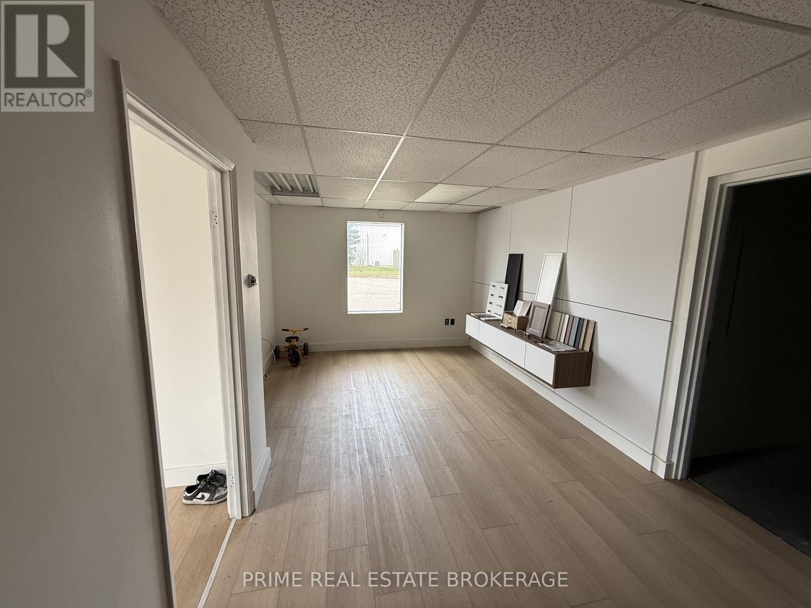 Front - 312 Sovereign Road, London East, Ontario  N6M 1A7 - Photo 7 - X12629982