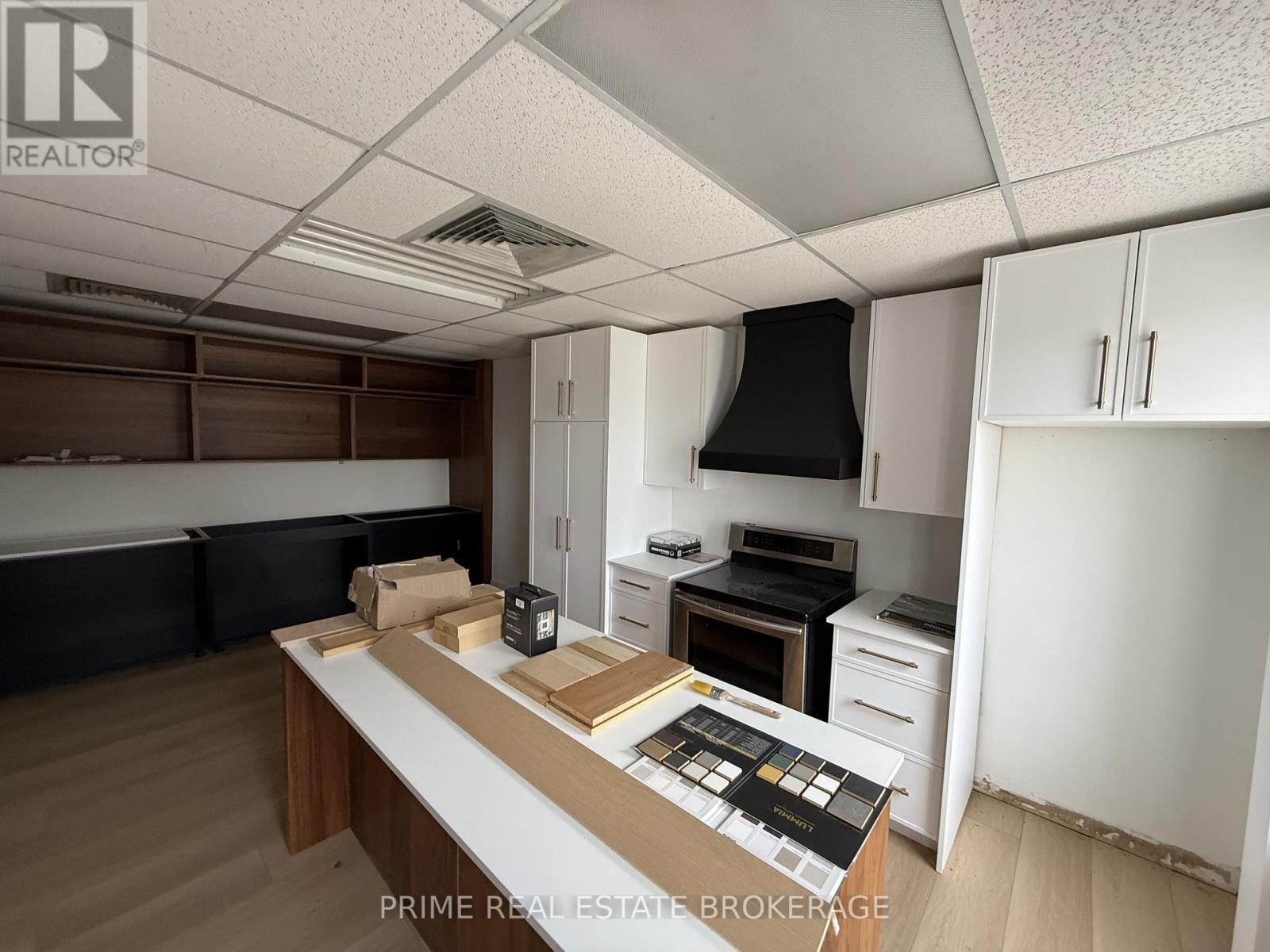 Front - 312 Sovereign Road, London East, Ontario  N6M 1A7 - Photo 9 - X12629982