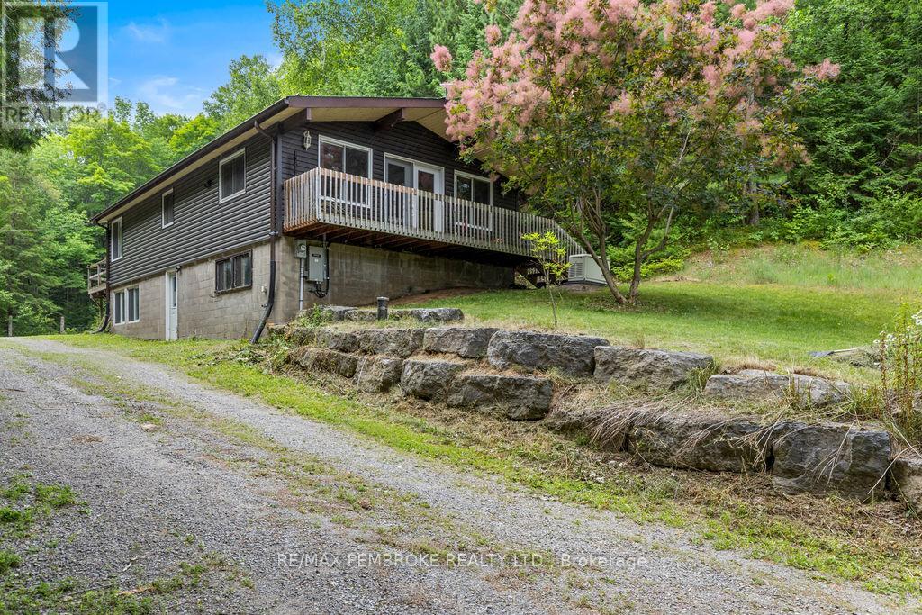 194 Klondike Road, Bonnechere Valley, Ontario  K0J 1T0 - Photo 2 - X12629874