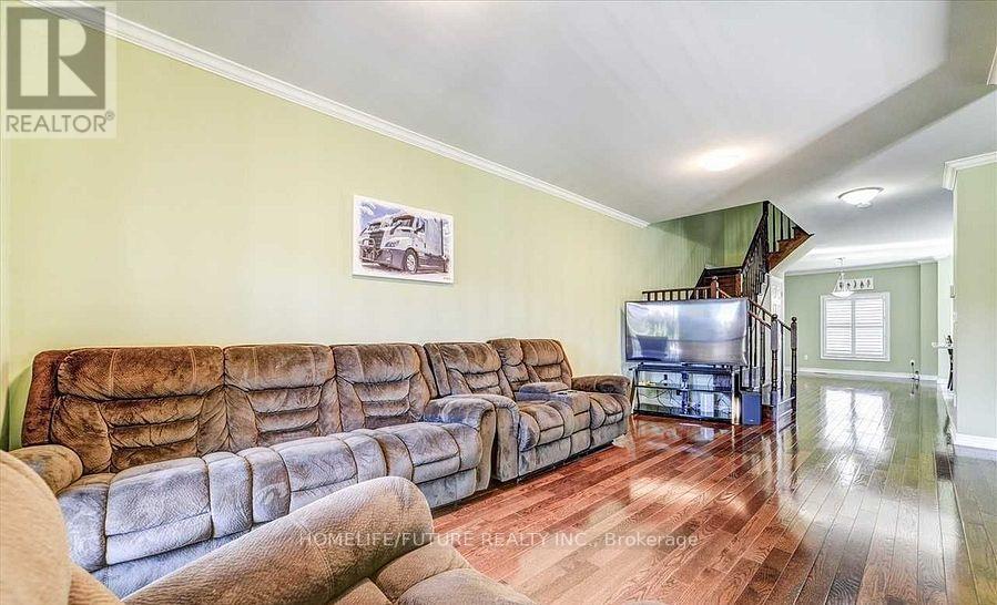 84 Wimbledon Court, Whitby, Ontario  L1P 0A6 - Photo 5 - E12441877