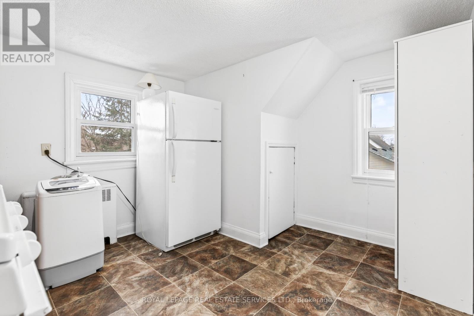 53 Kinsey Street, St. Catharines (Western Hill), Ontario  L2S 1E2 - Photo 10 - X12629812