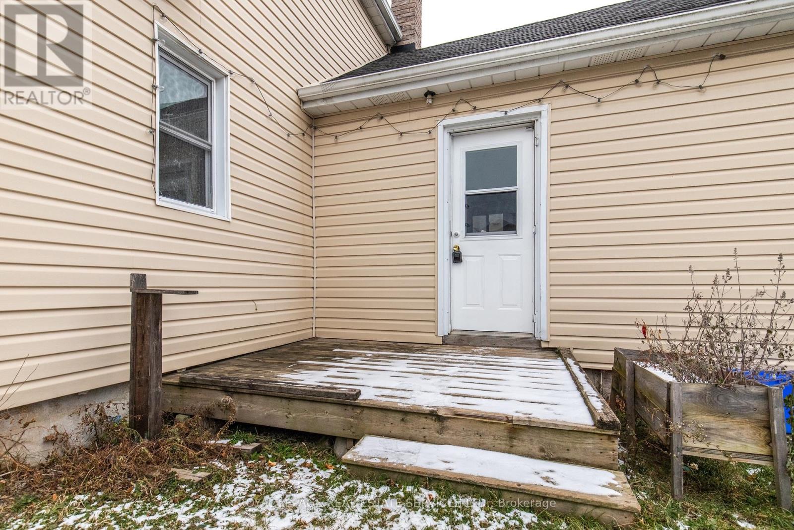 53 Kinsey Street, St. Catharines (Western Hill), Ontario  L2S 1E2 - Photo 15 - X12629812