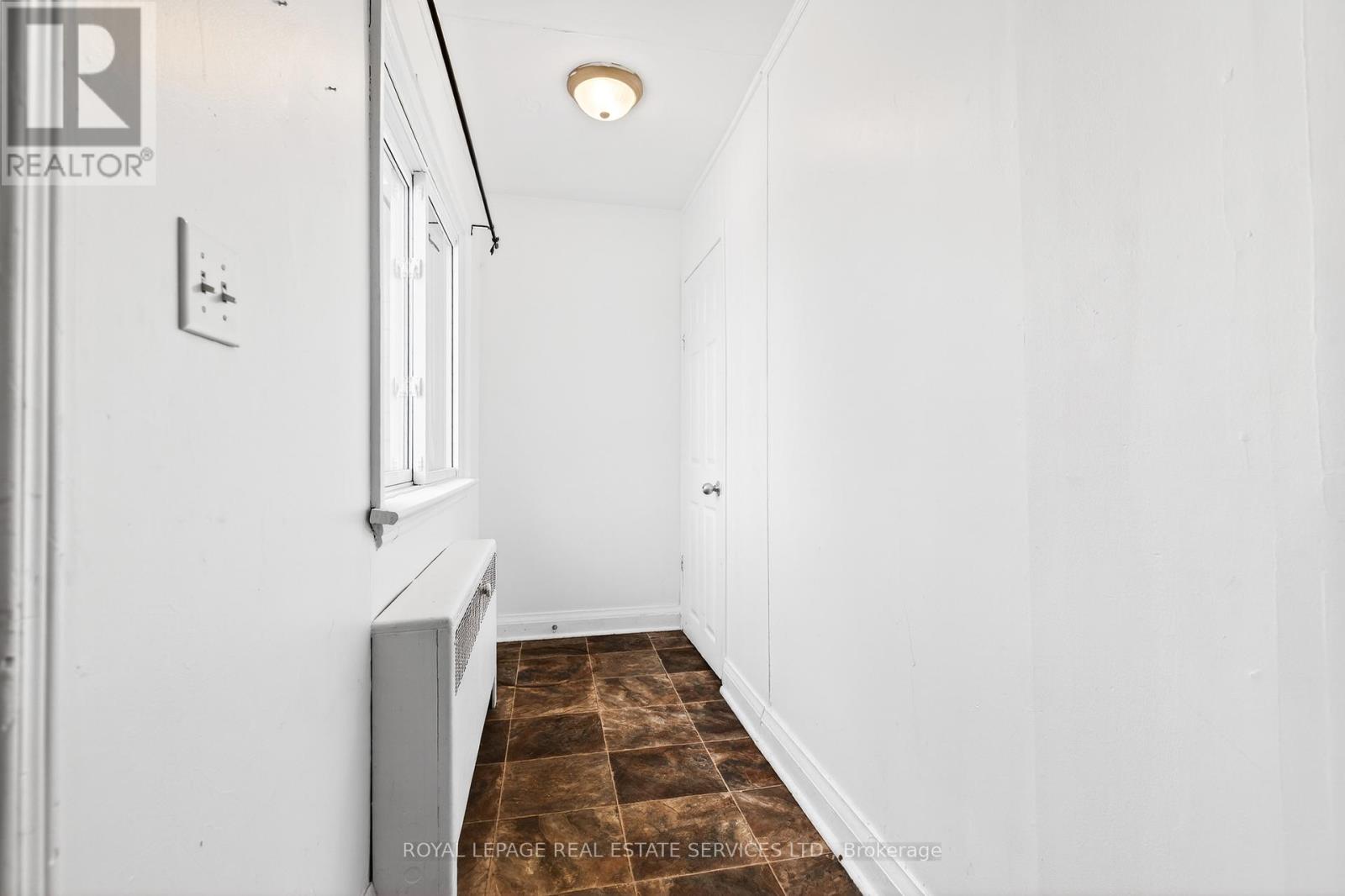 53 Kinsey Street, St. Catharines (Western Hill), Ontario  L2S 1E2 - Photo 5 - X12629812