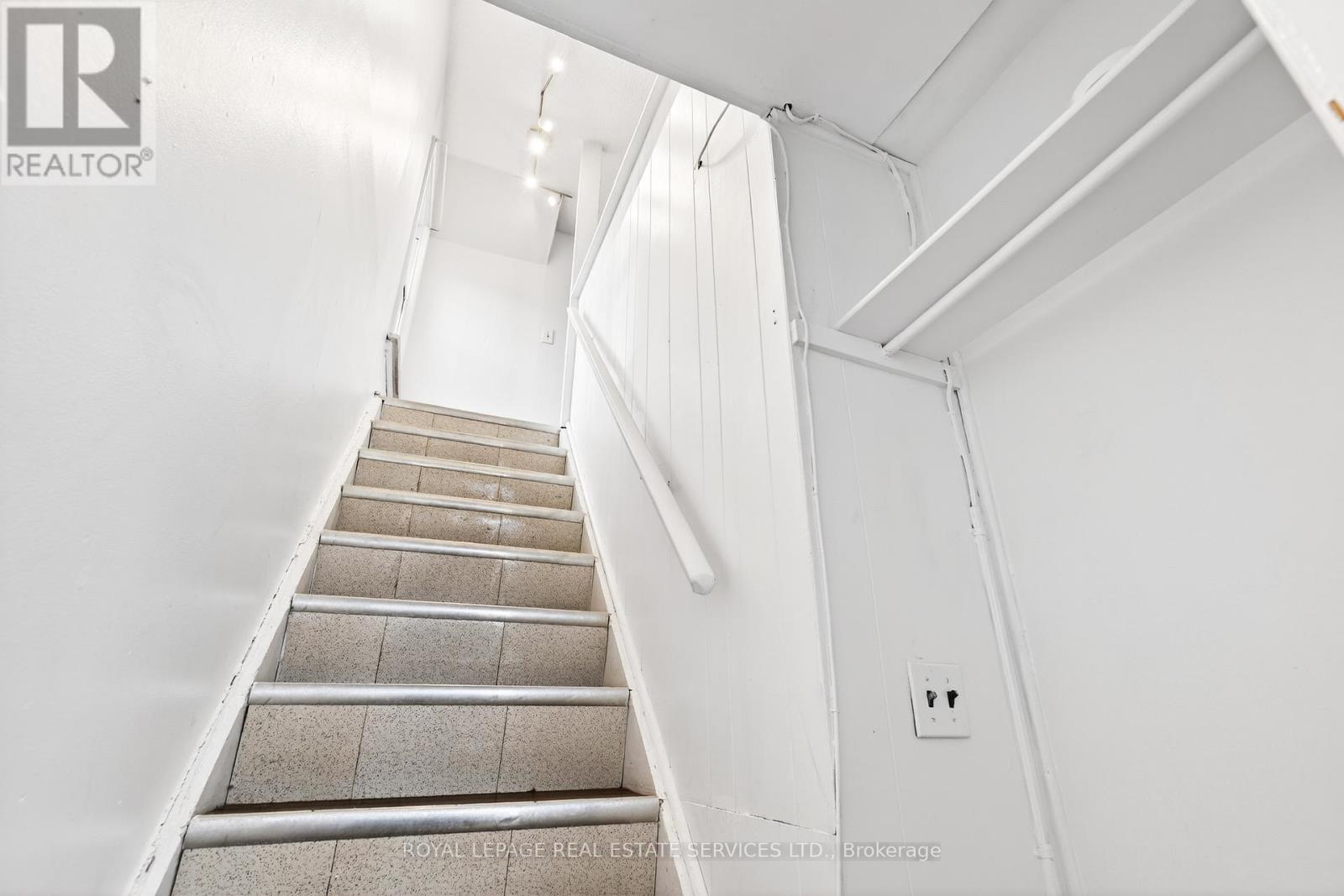 53 Kinsey Street, St. Catharines (Western Hill), Ontario  L2S 1E2 - Photo 6 - X12629812