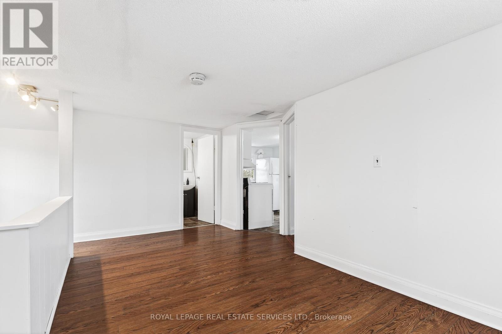 53 Kinsey Street, St. Catharines (Western Hill), Ontario  L2S 1E2 - Photo 8 - X12629812