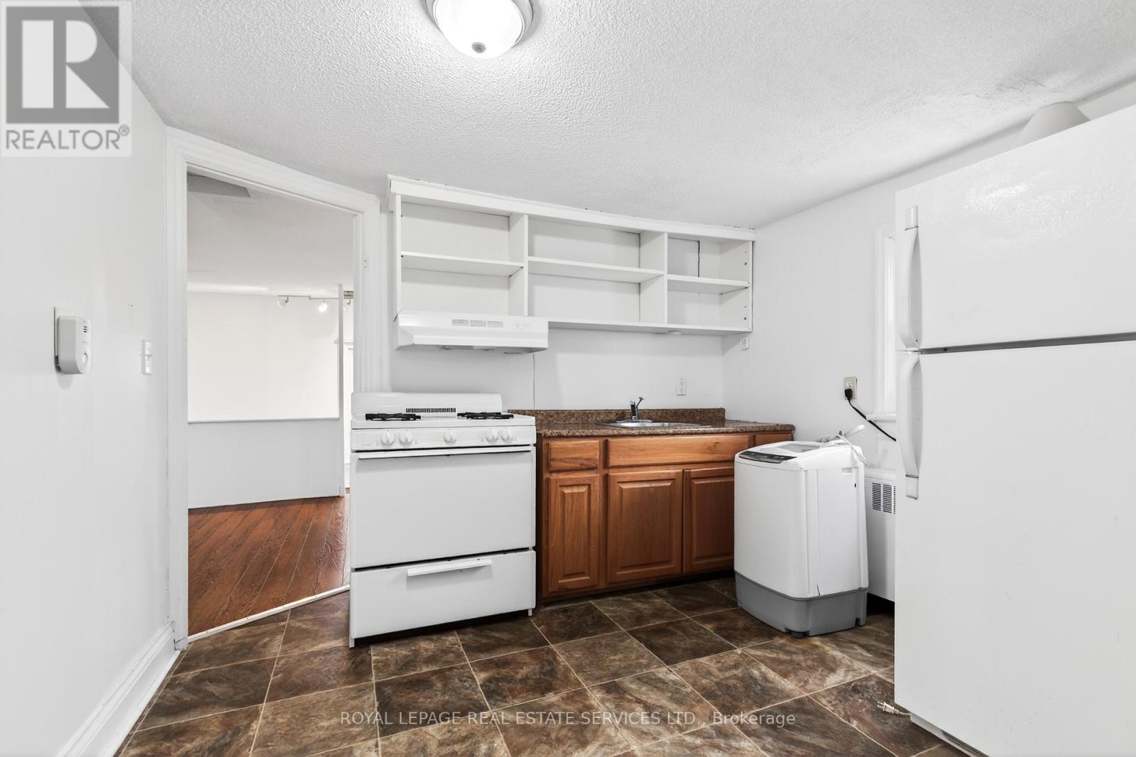 53 Kinsey Street, St. Catharines (Western Hill), Ontario  L2S 1E2 - Photo 9 - X12629812