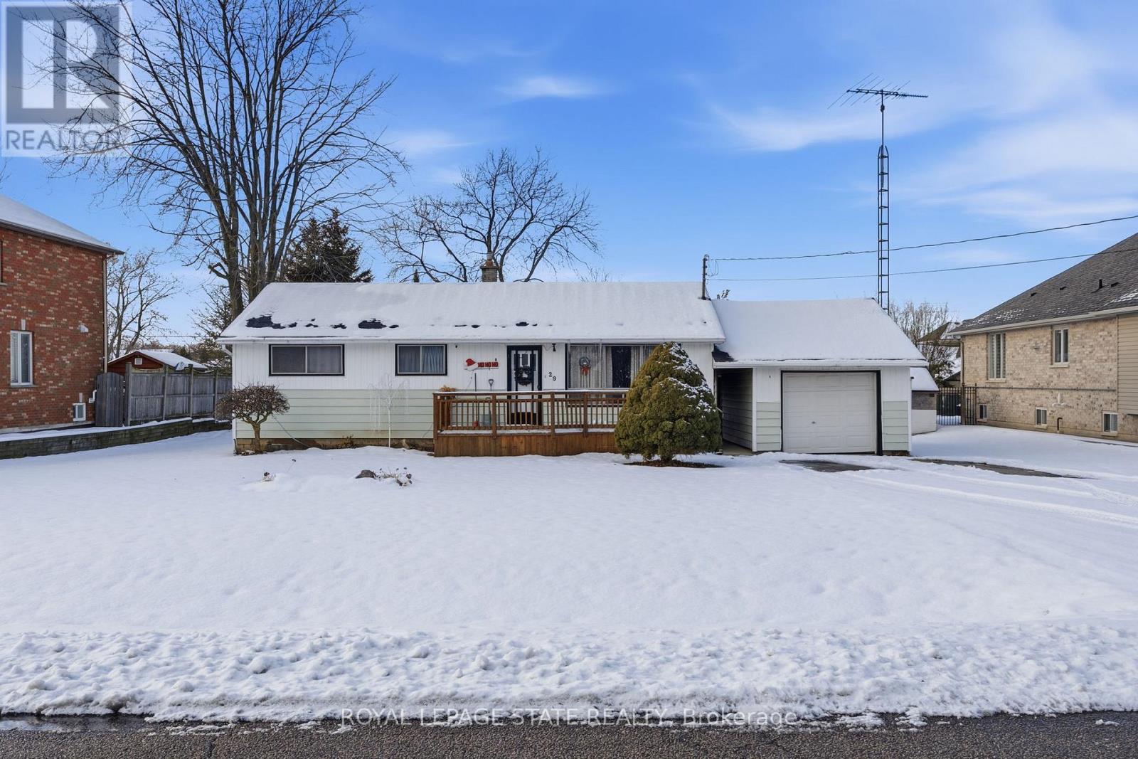 29 Leckie Avenue, Hamilton, Ontario  L8J 2S7 - Photo 2 - X12629856