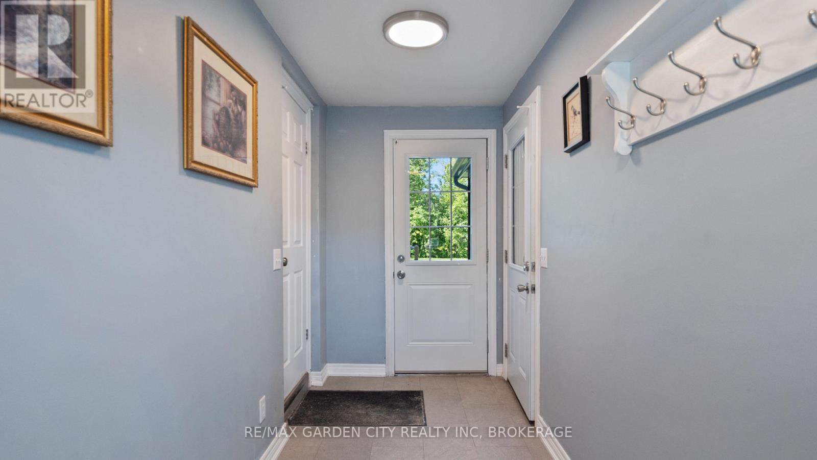 611 Clare Avenue, Welland, Ontario  L3C 3B9 - Photo 3 - X12629970