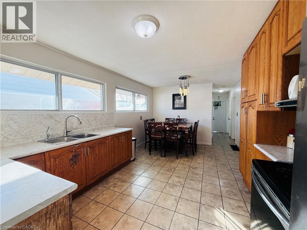 22 Gildea Street, Hamilton, Ontario  L8V 2G7 - Photo 2 - 40792805