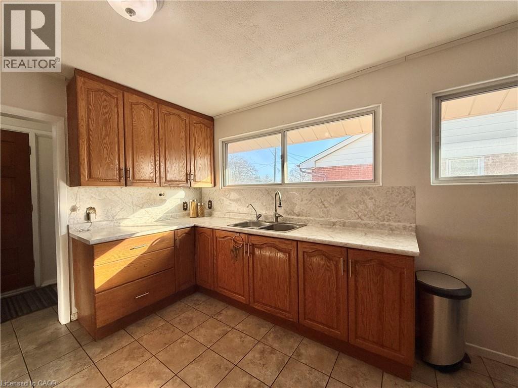 22 Gildea Street, Hamilton, Ontario  L8V 2G7 - Photo 3 - 40792805