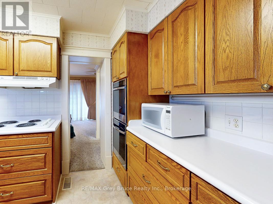 714 4th Avenue E, Owen Sound, Ontario  N4K 2N6 - Photo 16 - X12446611