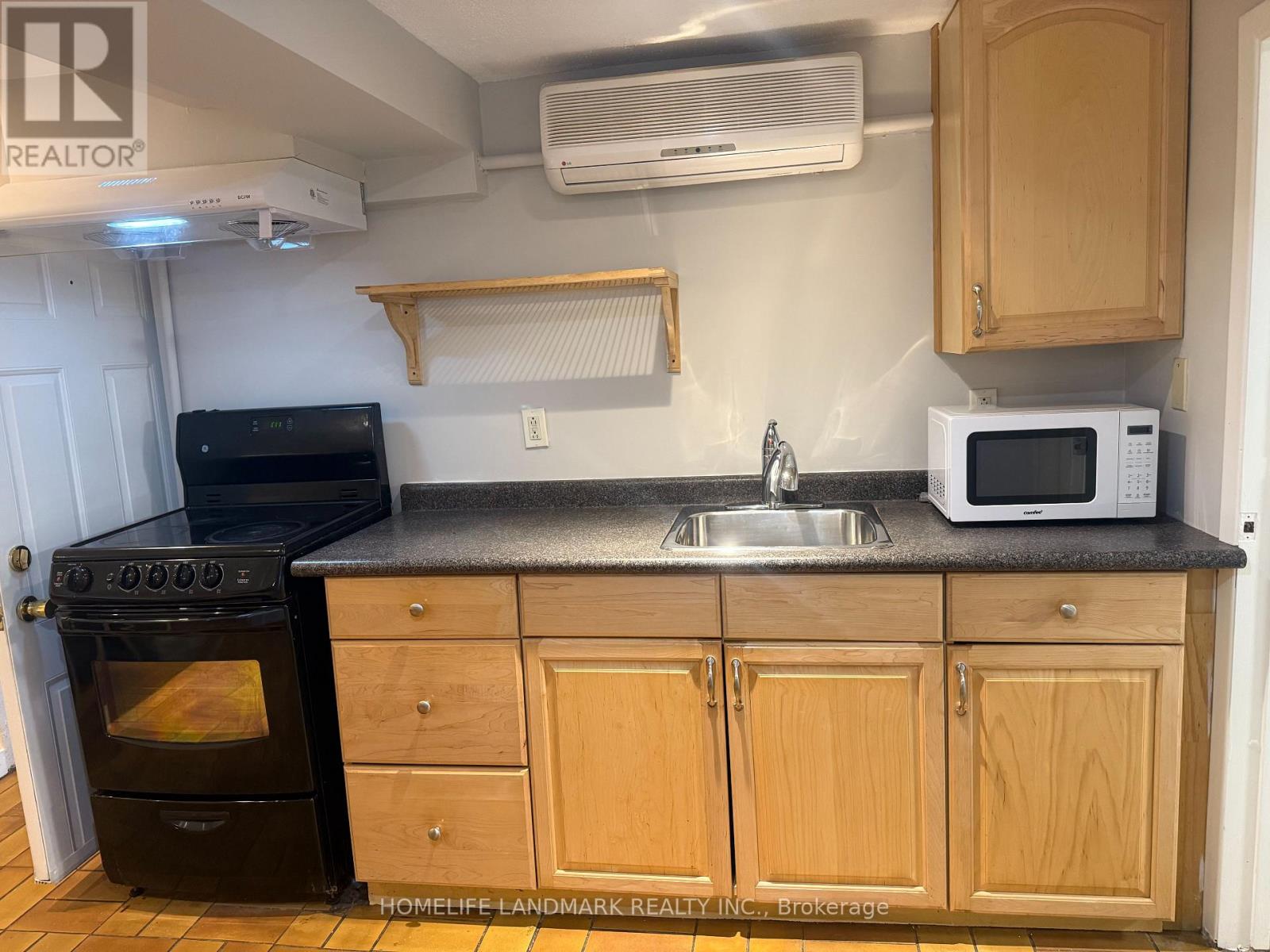 4 Sully Crescent, Toronto, Ontario  M6J 2E4 - Photo 10 - C12630028