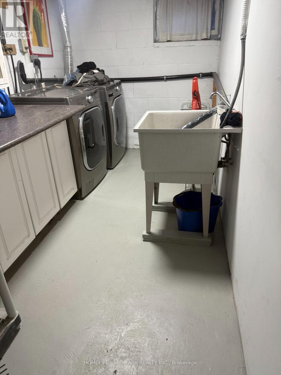 4 Sully Crescent, Toronto, Ontario  M6J 2E4 - Photo 15 - C12630028